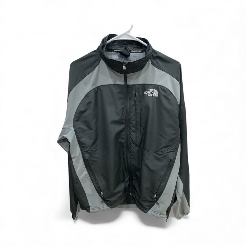 The North Face Men's Black and Gray Windbreaker